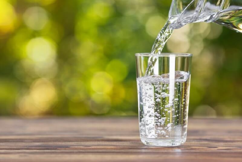 Сравнение качества водопроводной и бутилированной воды: факты и мифы